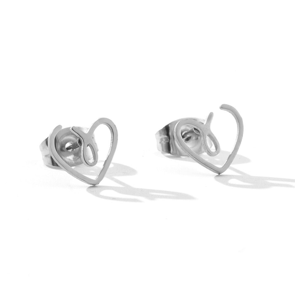 Aretes Mini Corazones Plateados